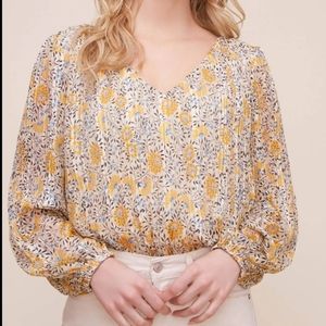 ASTR The Label - V NECK PLEATED LONG SLEEVE TOP